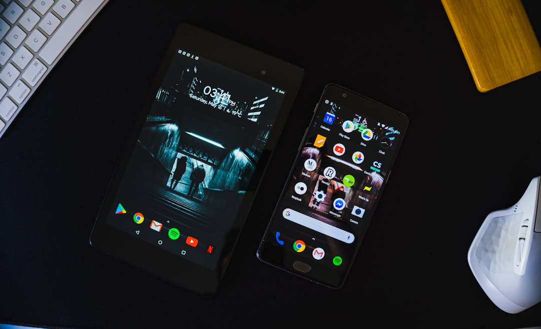 two smartphones comparison apps