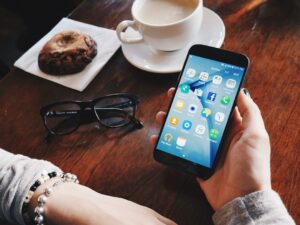 smartphone messaging app cafe