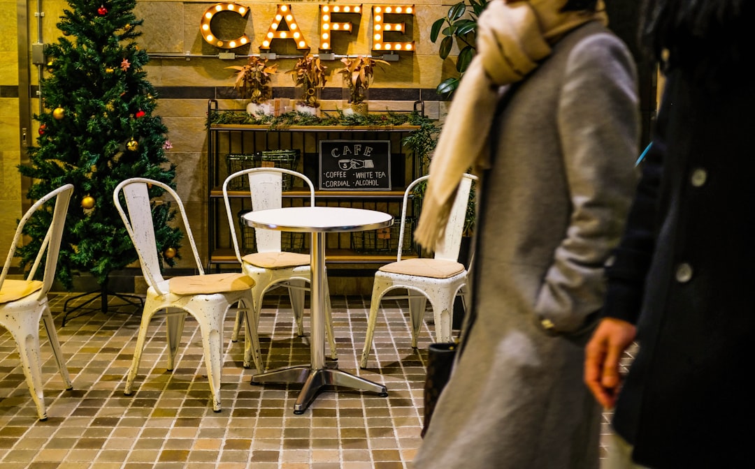 couple cafe daytime first date japan