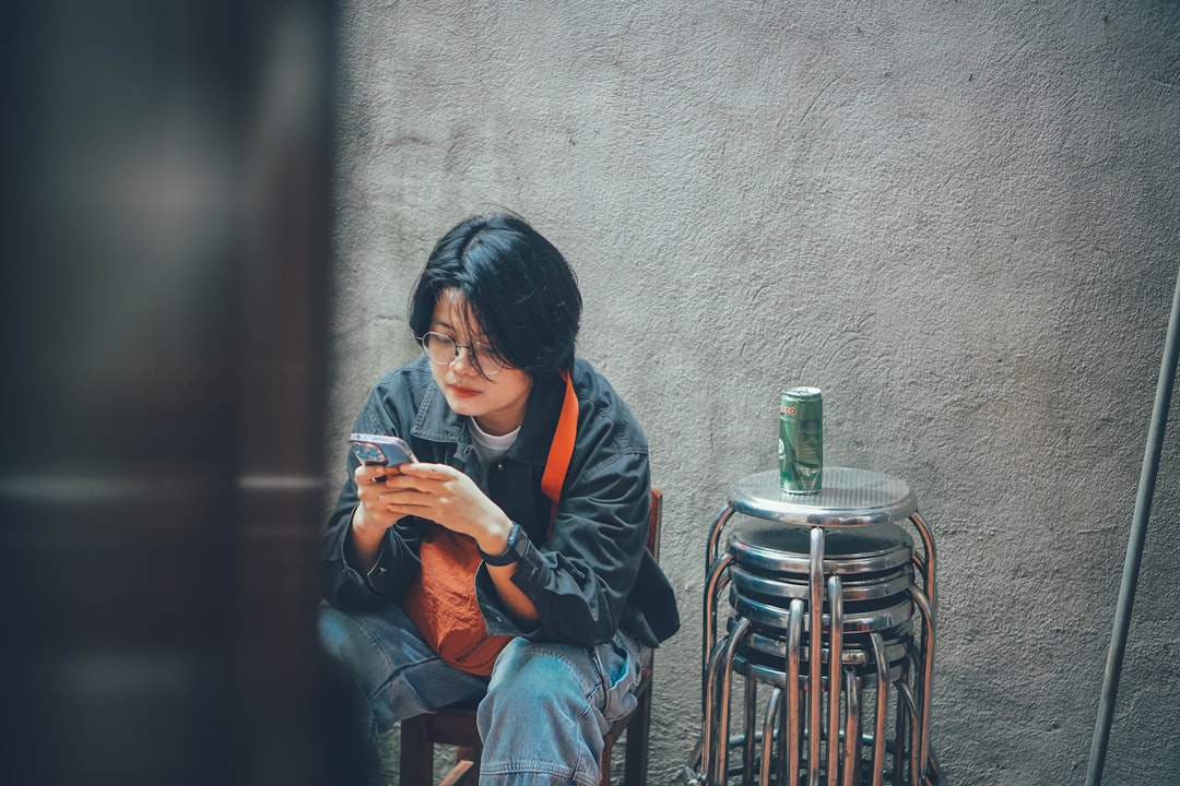 japanese woman thinking smartphone payment
