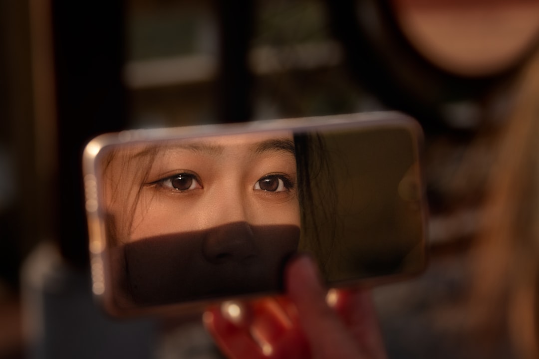 bad selfie phone mirror
