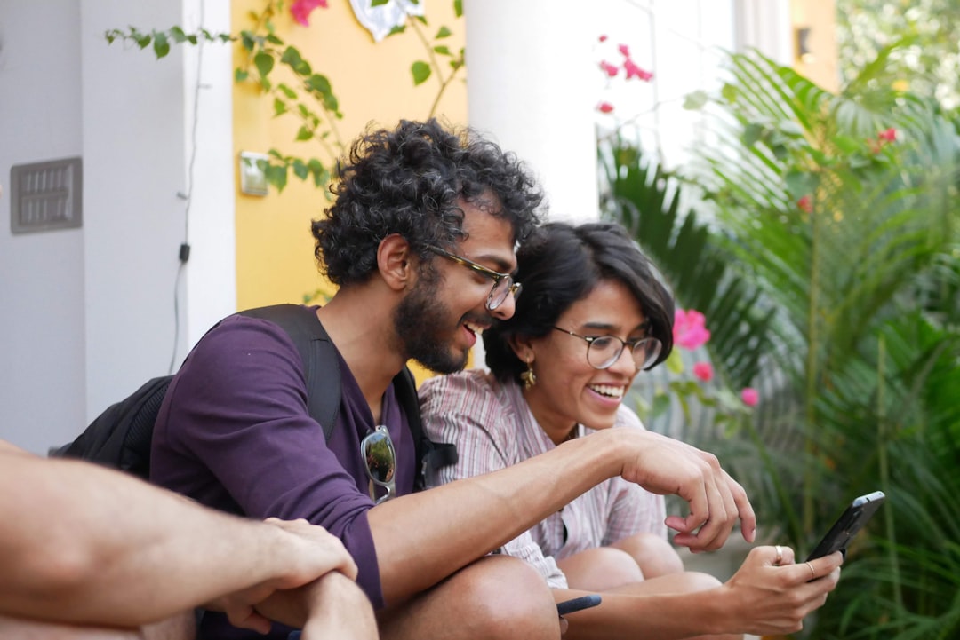 couple texting smartphone romance