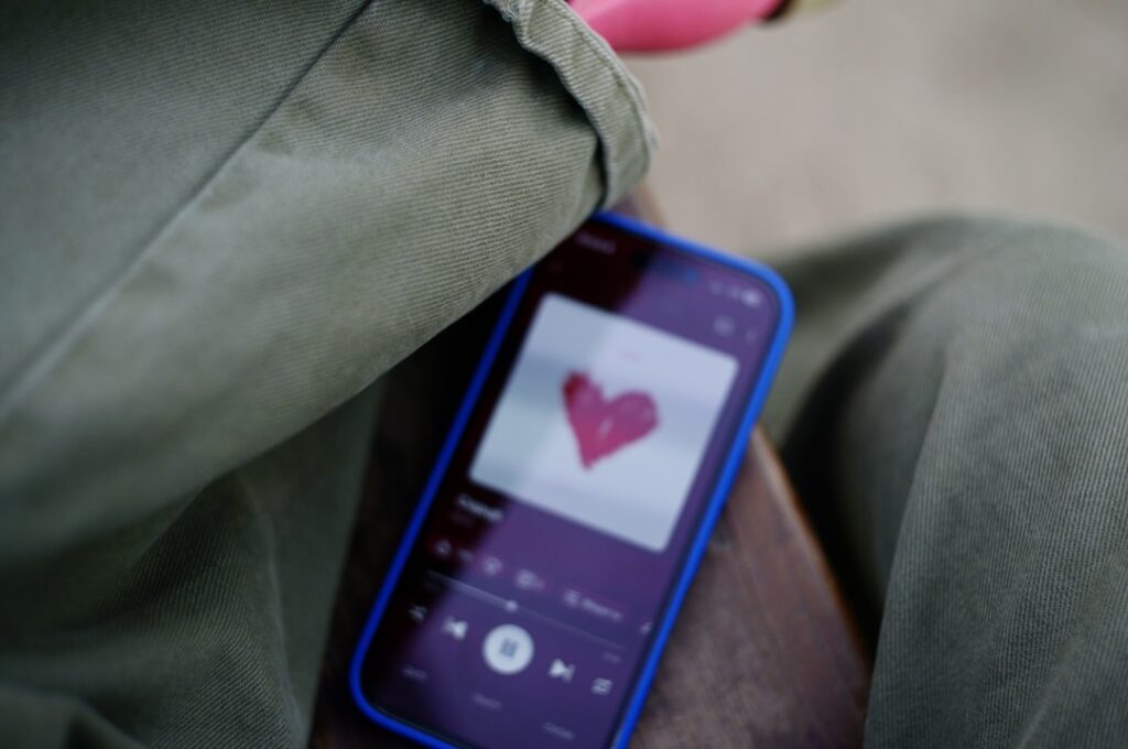 dating apps smartphone lifestyle
