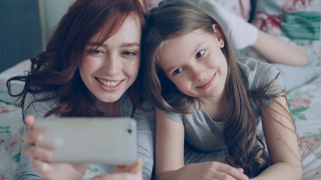 single mother smartphone smile