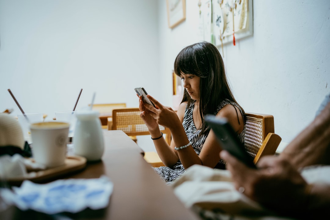 japanese woman smartphone hobby community