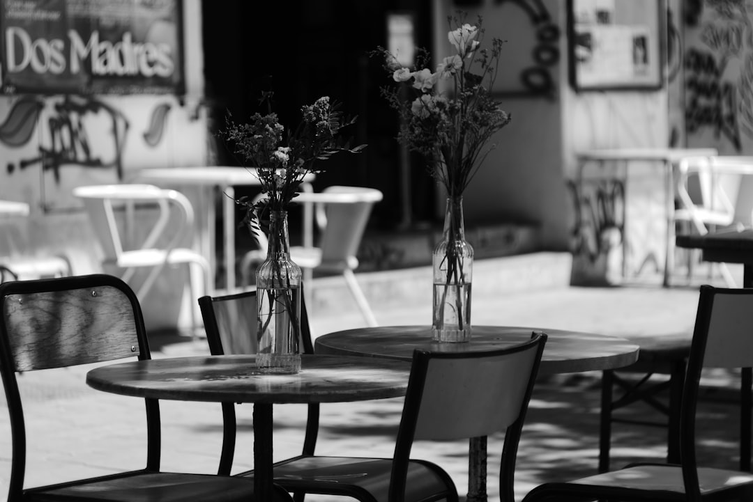 empty cafe table waiting date