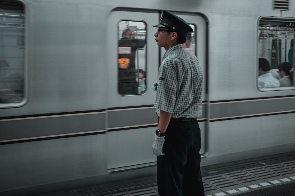 japanese man smartphone matching app