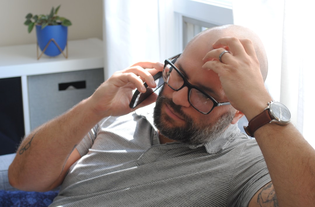 frustrated man smartphone