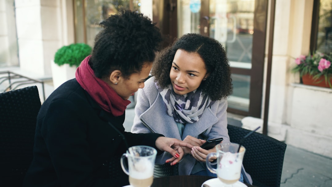 woman smartphone dating app frustrated cafe