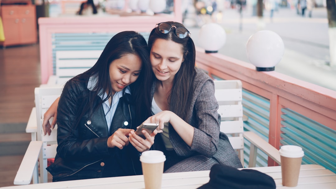 smartphone dating apps comparison table