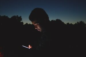 dating app swipe smartphone night