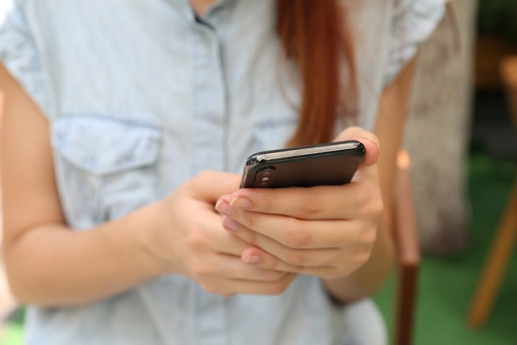 smartphone chat dating message