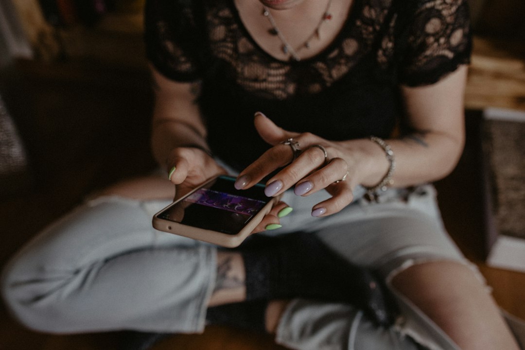 woman using smartphone dating app statistics