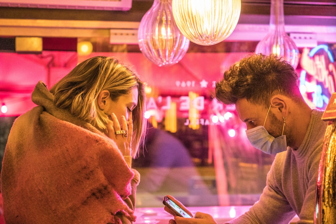 couple texting smartphone cafe warm