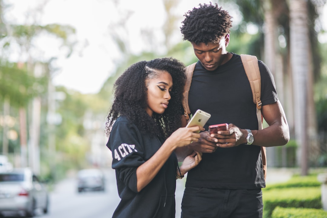 couple texting phone conversation tips