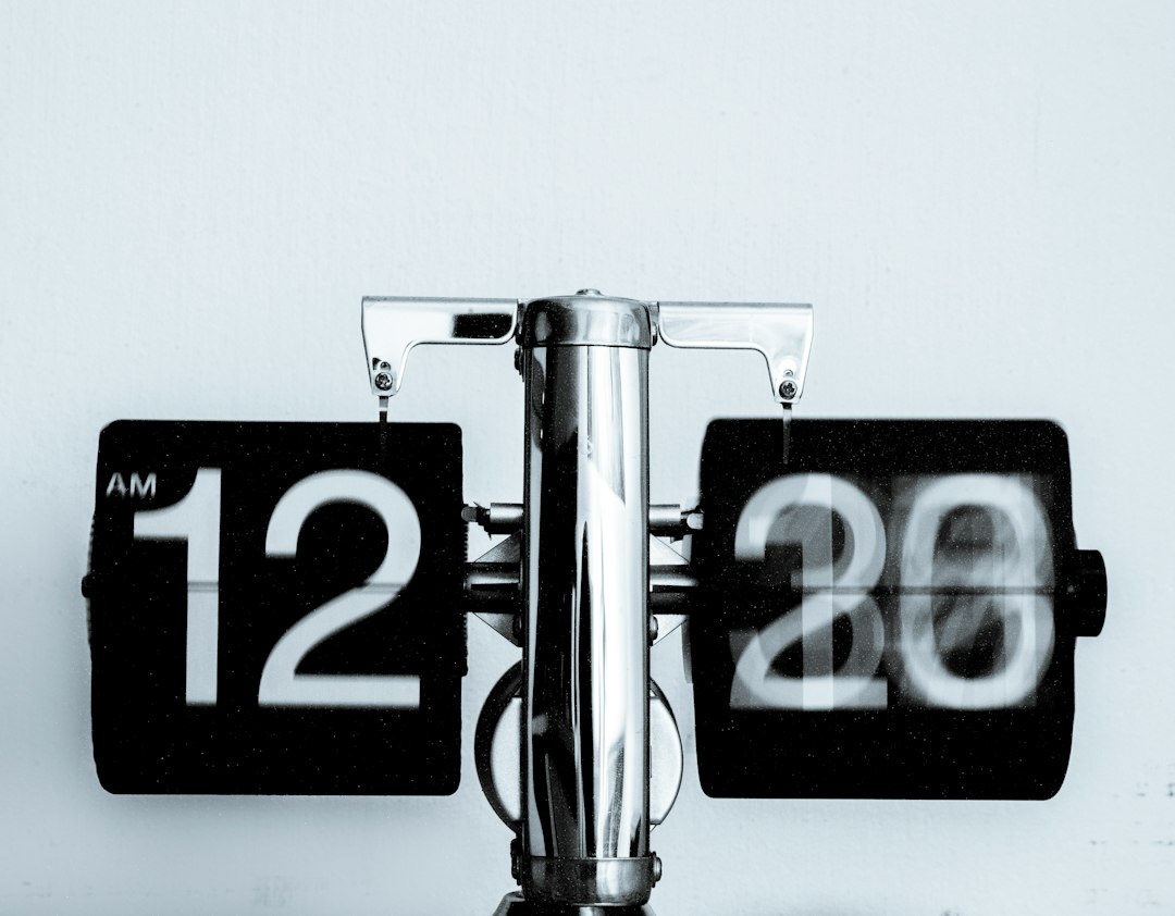 calendar days waiting clock concept
